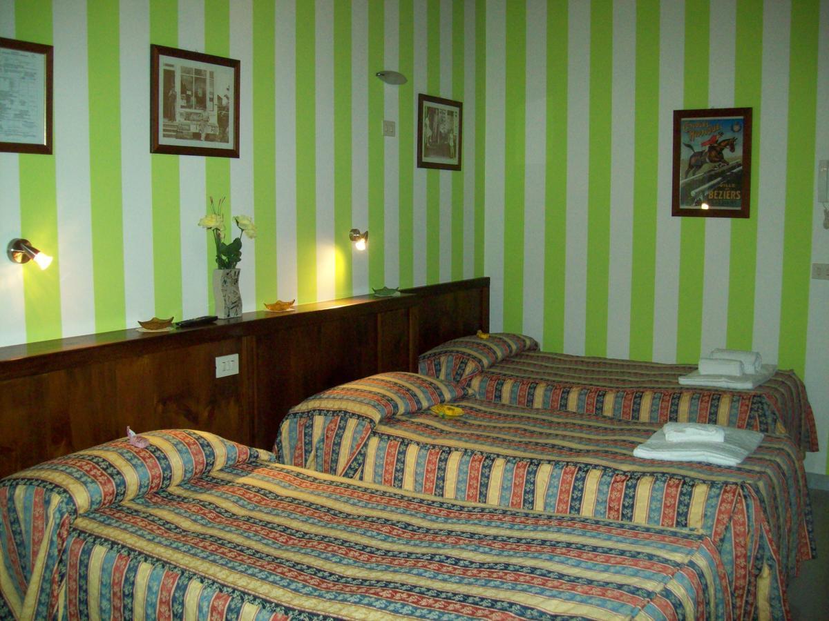 Hotel Excalibur Revello Exterior foto