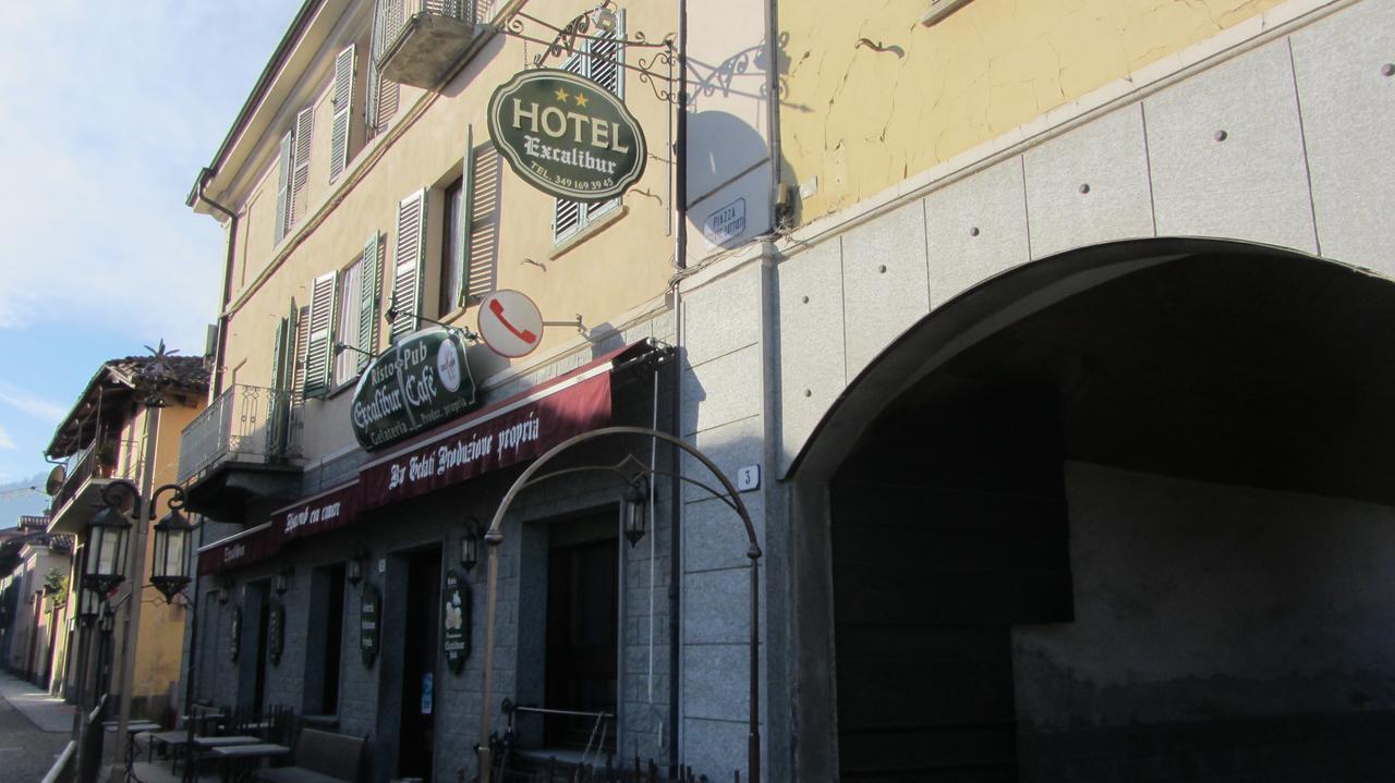 Hotel Excalibur Revello Exterior foto
